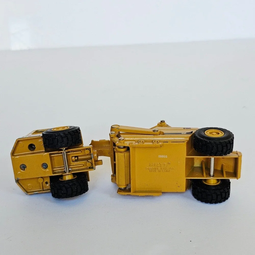 Vintage Ertl Caterpillar 613C Elevating Scraper Die-Cast‎ Construction Toy Cat